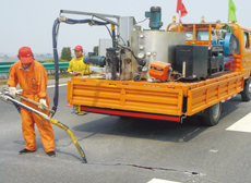 瀝青路面開槽灌縫技術