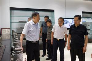 省發改委、省財政廳領導到公路養護裝備國家工程研究中心調研